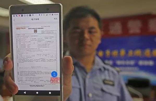 【出行提示】@各位車主：車上這些標(biāo)志可以不貼！