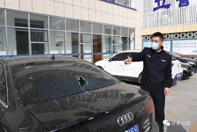 囂張至極！臨沂這幾個00后當街追砸汽車！