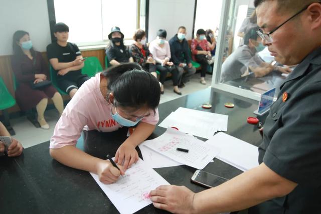 強(qiáng)制執(zhí)行！臨沂某公司欠58名農(nóng)民工29萬(wàn)元被追回