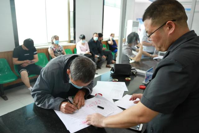 強(qiáng)制執(zhí)行！臨沂某公司欠58名農(nóng)民工29萬(wàn)元被追回