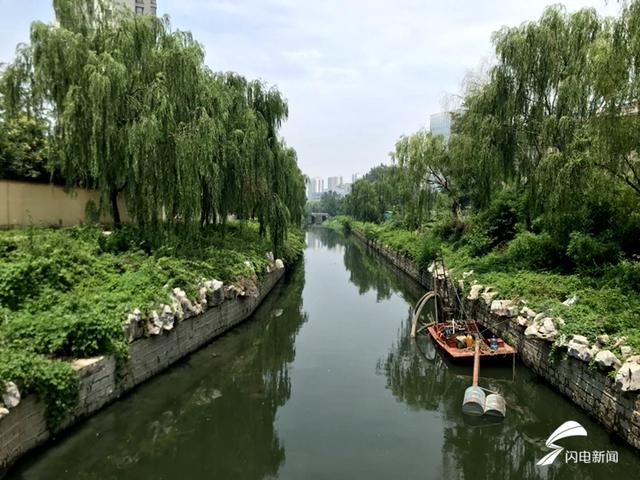 問政追蹤丨督導(dǎo)黑臭水體現(xiàn)場(chǎng) 臨沂市長(zhǎng)追問住建局局長(zhǎng)：干不成免你職 我辭職