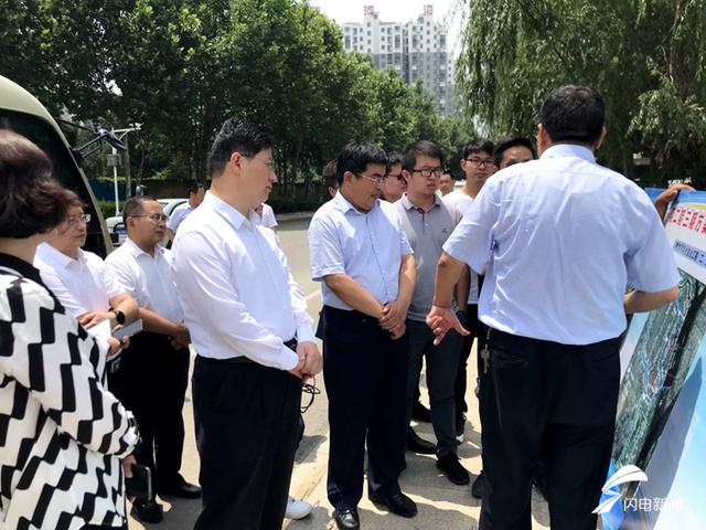 問政追蹤丨督導(dǎo)黑臭水體現(xiàn)場(chǎng) 臨沂市長(zhǎng)追問住建局局長(zhǎng)：干不成免你職 我辭職