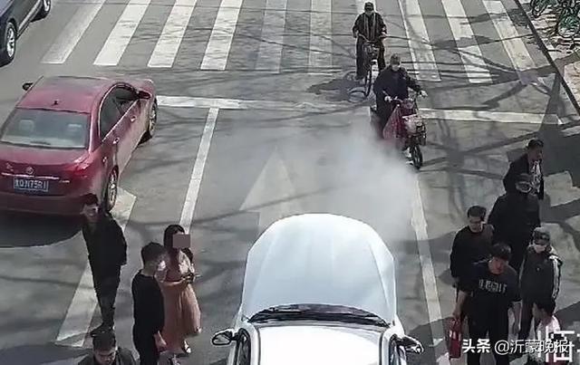 事發(fā)臨沂銀雀山路！一女子被人這樣報復，現(xiàn)場視頻曝光…
