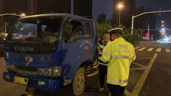 異地用警，交叉執(zhí)法！臨沂公安交警重拳整治貨運(yùn)車輛交通違法