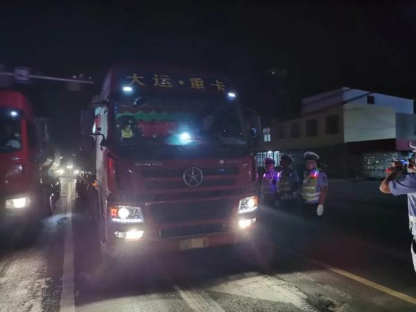 異地用警，交叉執(zhí)法！臨沂公安交警重拳整治貨運(yùn)車輛交通違法