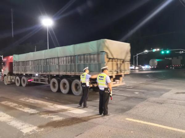 異地用警，交叉執(zhí)法！臨沂公安交警重拳整治貨運(yùn)車輛交通違法