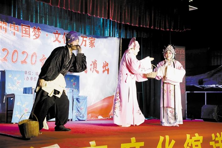 臨沂市在農(nóng)村實(shí)施“一村一年一場(chǎng)戲”免費(fèi)送戲工程