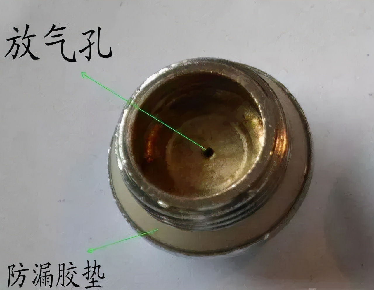 暖氣沒(méi)放氣，開(kāi)一天一夜也不會(huì)熱！手把手教你給暖氣放氣，熱得快