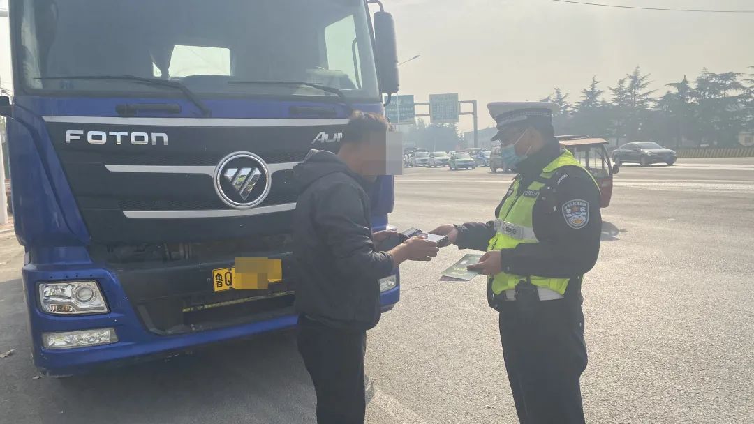 重拳出擊，整治大貨車交通違法“頑疾”！