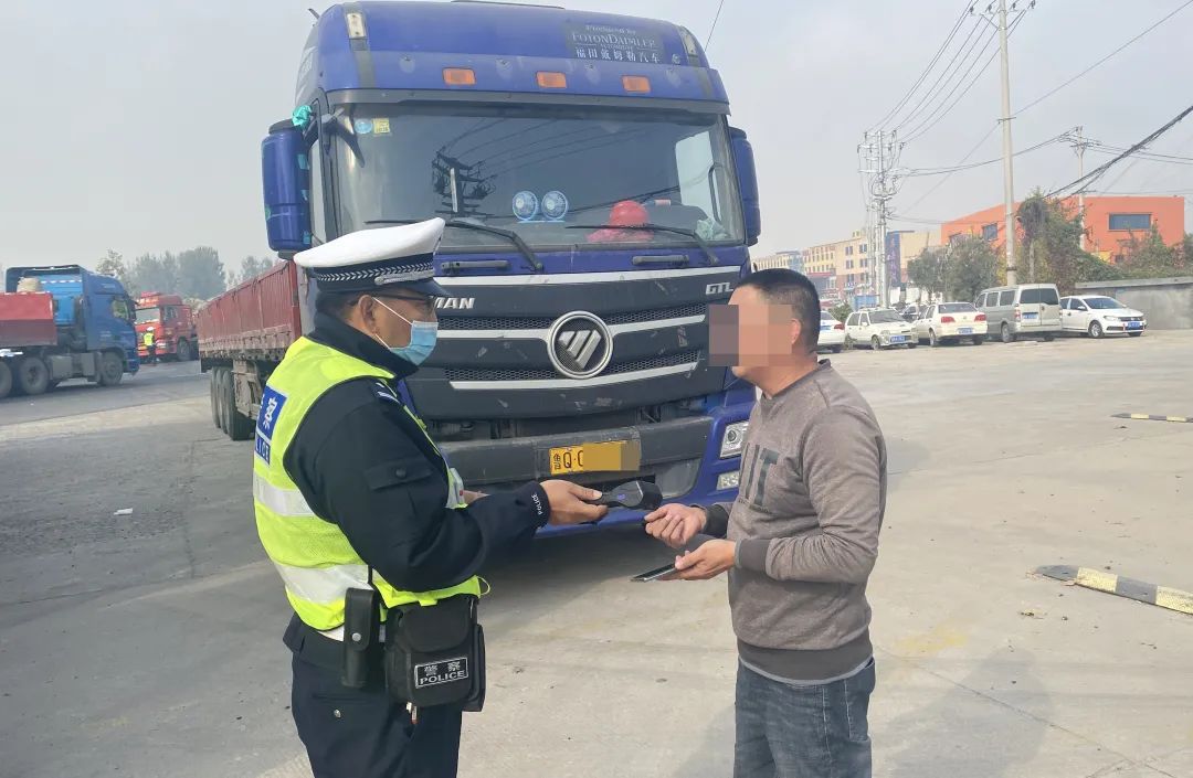 重拳出擊，整治大貨車交通違法“頑疾”！