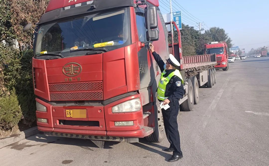 重拳出擊，整治大貨車交通違法“頑疾”！