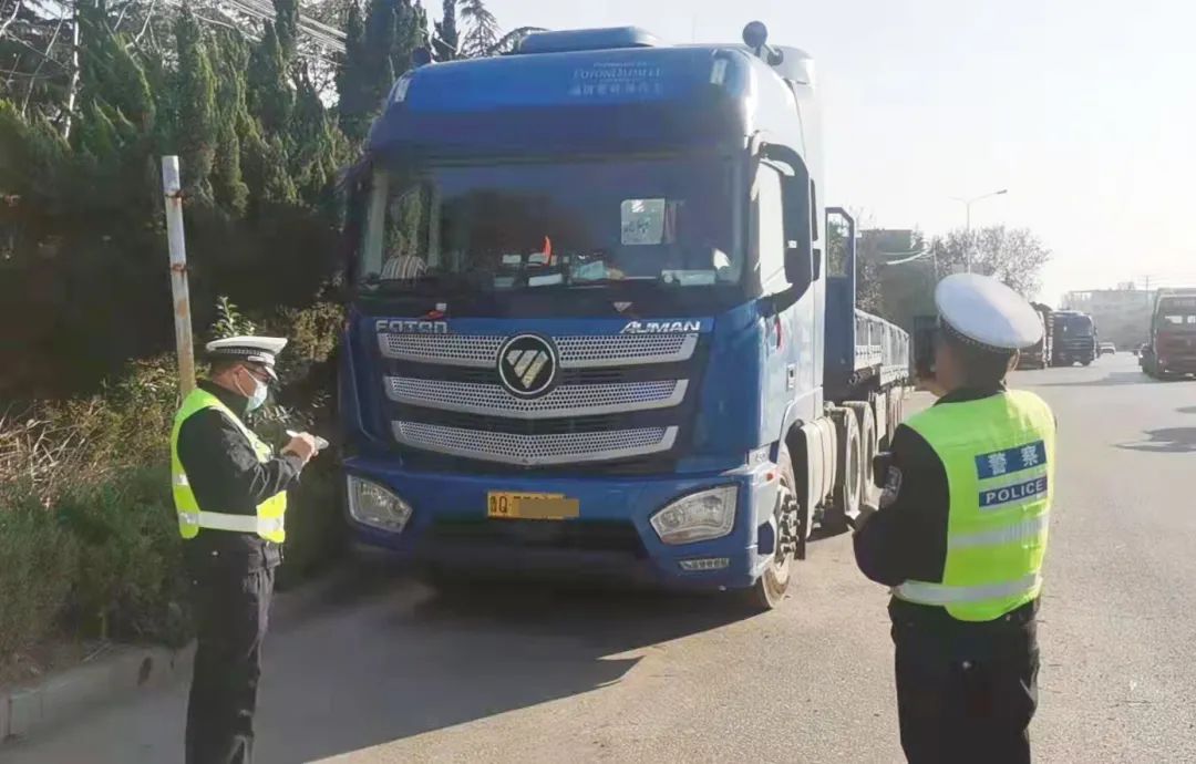 重拳出擊，整治大貨車交通違法“頑疾”！