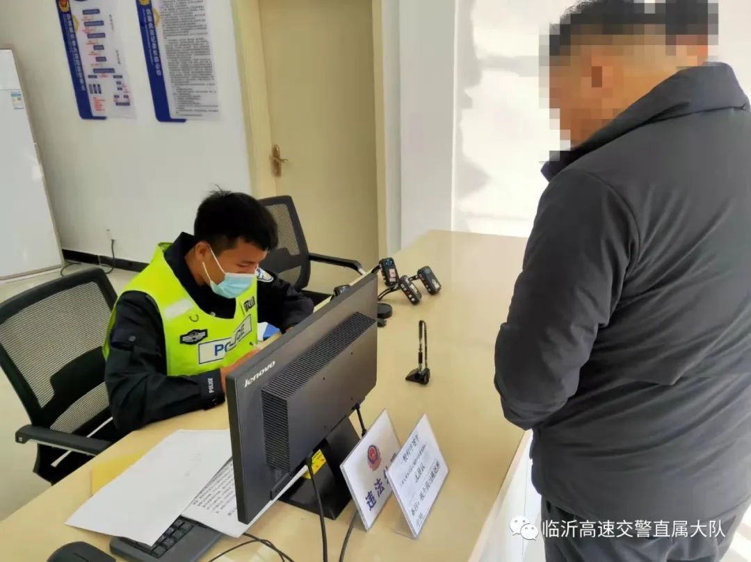 無(wú)證駕駛危害大，行車上路莫僥幸！