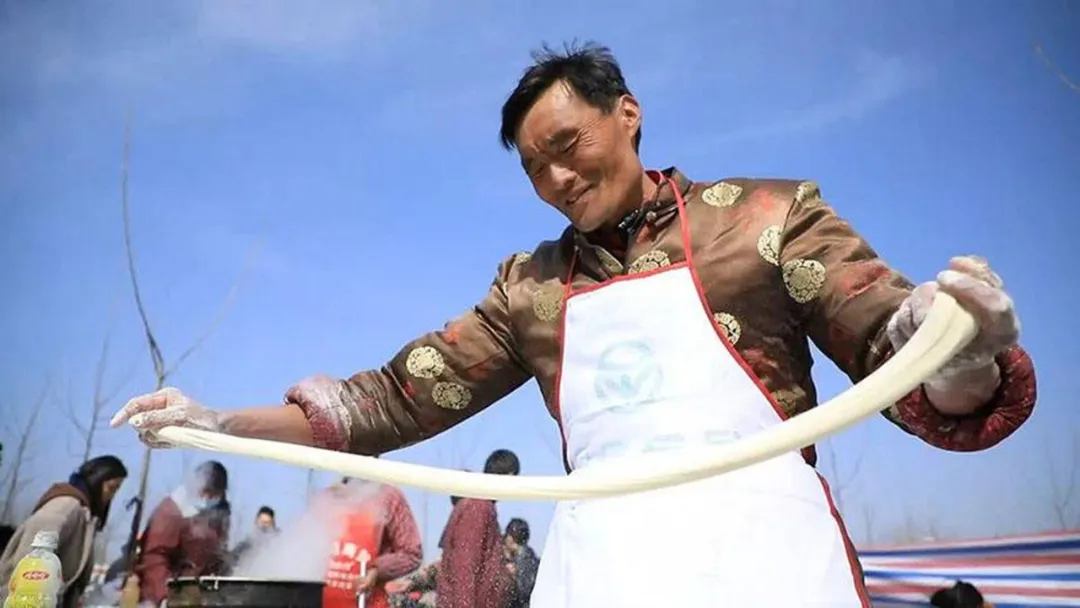 臨沂費(fèi)縣拉面哥火爆全網(wǎng)，如何利用巨大流量？官方這么回復(fù)