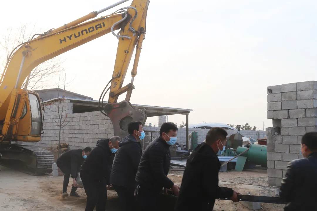 臨沂這幾處違法建筑，拆了！挖掘機(jī)、鏟車齊上陣