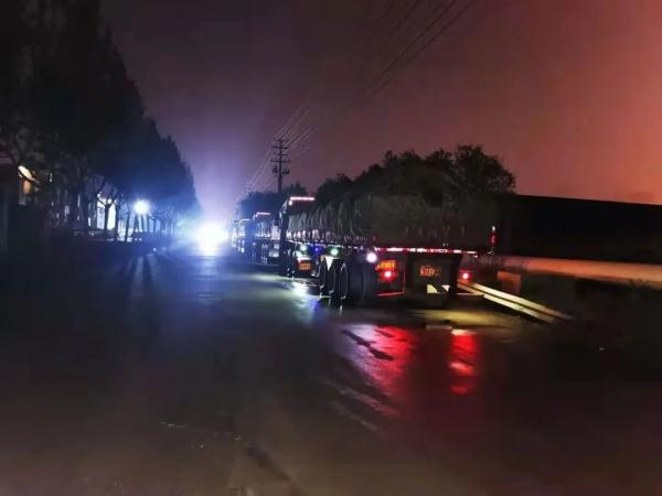 臨沂多輛貨車超載被查，多載的是“禍”不是貨