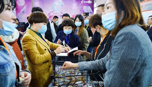 2021中國(guó)（臨沂）網(wǎng)紅商品交易會(huì)開(kāi)幕線(xiàn)上直播+線(xiàn)下展會(huì)完善直播生態(tài)圈