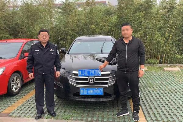 臨沂一男子使用偽造機(jī)動(dòng)車號(hào)牌，栽了！