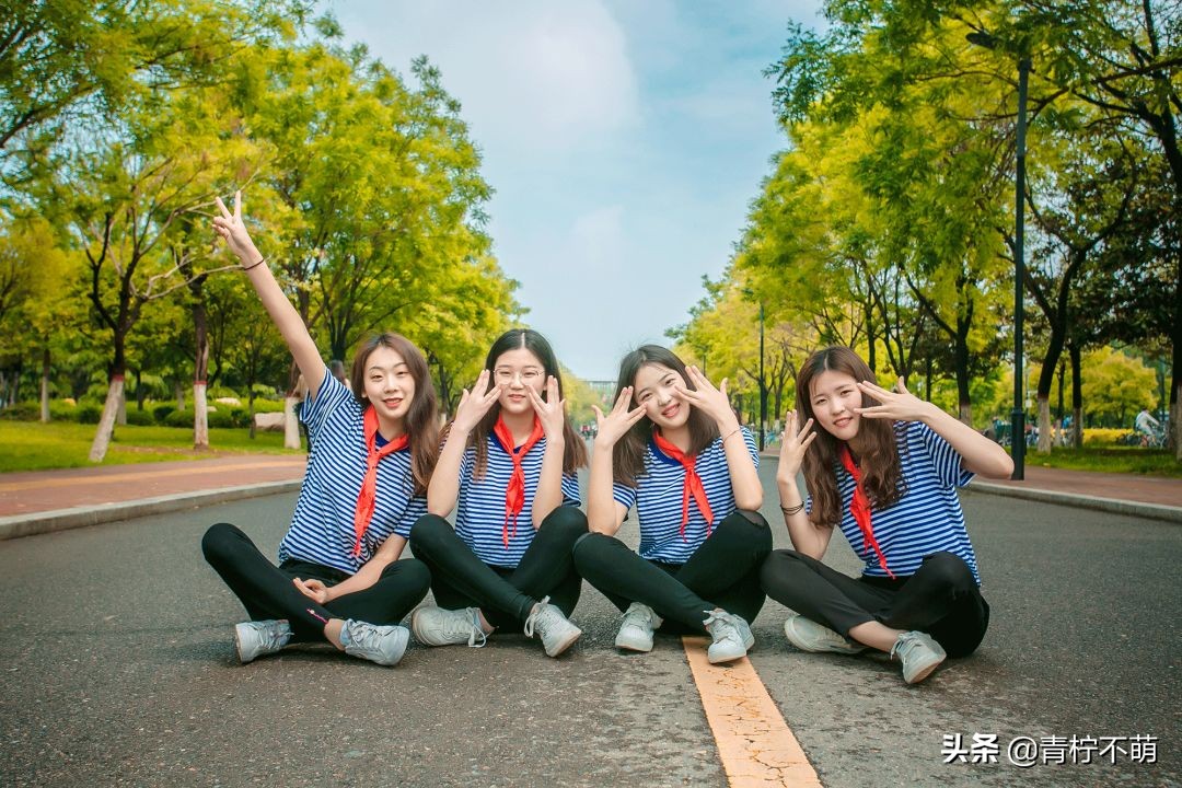 臨沂大學(xué)畢業(yè)照，匆匆四年，來時紅臉，別是紅眼