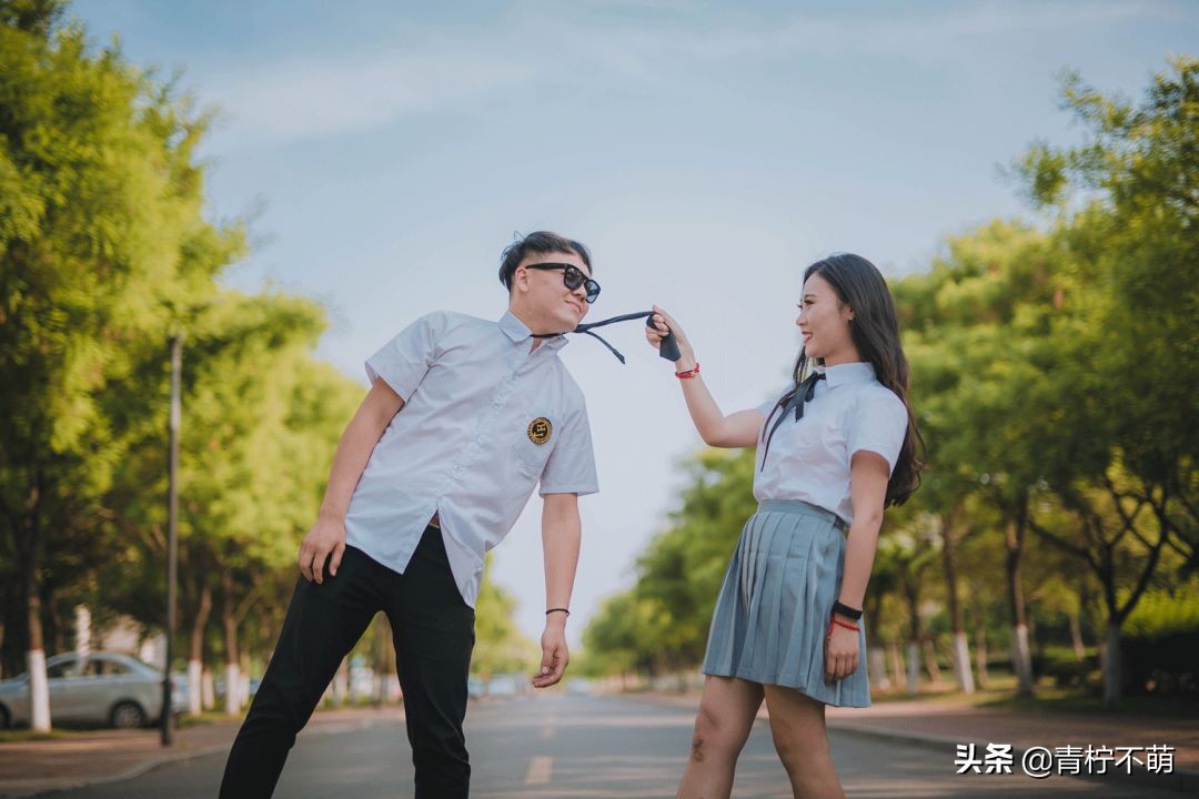 臨沂大學(xué)畢業(yè)照，匆匆四年，來時紅臉，別是紅眼