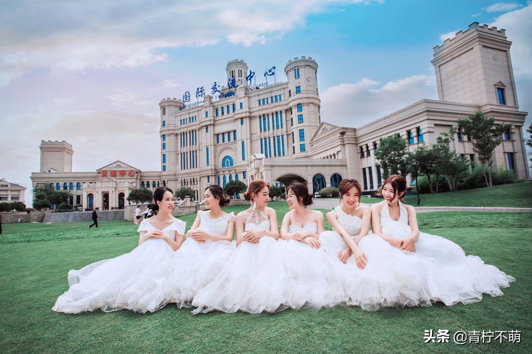 臨沂大學(xué)畢業(yè)照，匆匆四年，來時紅臉，別是紅眼