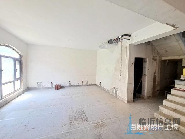 月瀾灣聯(lián)排別墅 六室超大 已做改造 帶車庫 證過二780萬
