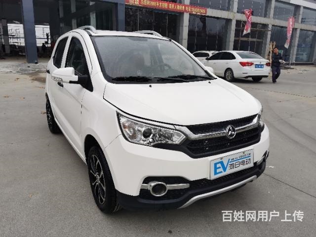 鴻日電動(dòng)轎車