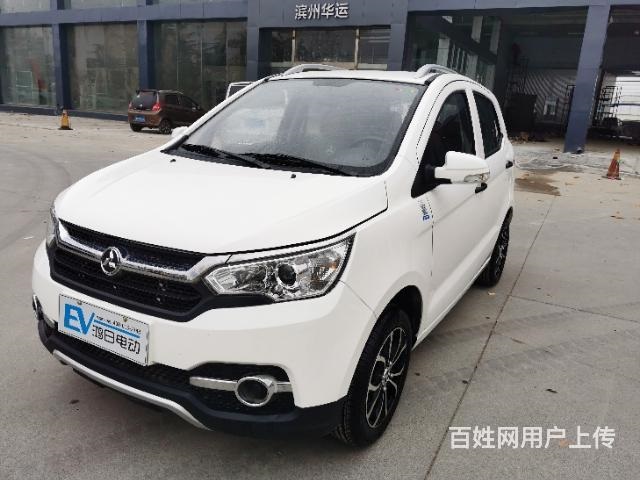 鴻日電動(dòng)轎車