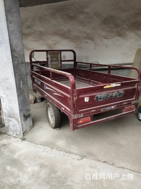 出售電動三輪車一輛五塊大電瓶
