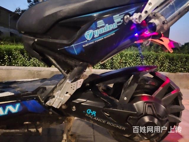 雅迪戰(zhàn)警電動車（9.5成新