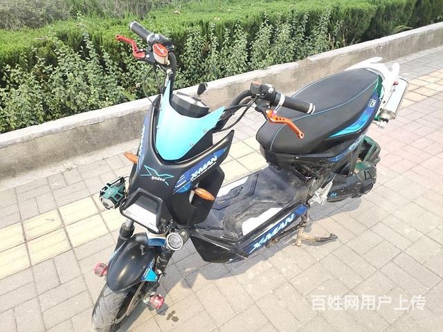 雅迪戰(zhàn)警電動車（9.5成新