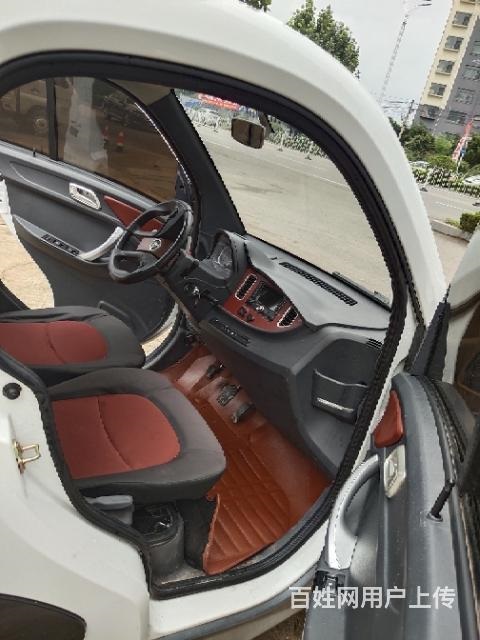 九九成新麗馳電動(dòng)轎車(chē)