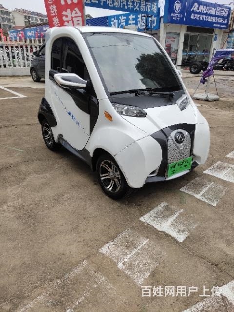 九九成新麗馳電動(dòng)轎車(chē)