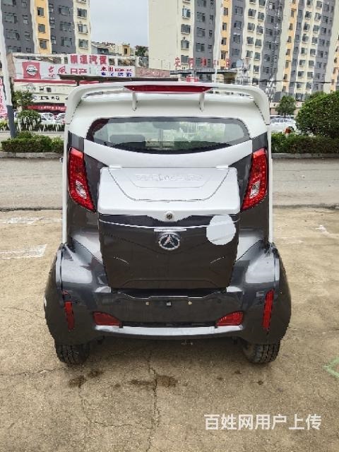 九九成新麗馳電動(dòng)轎車(chē)