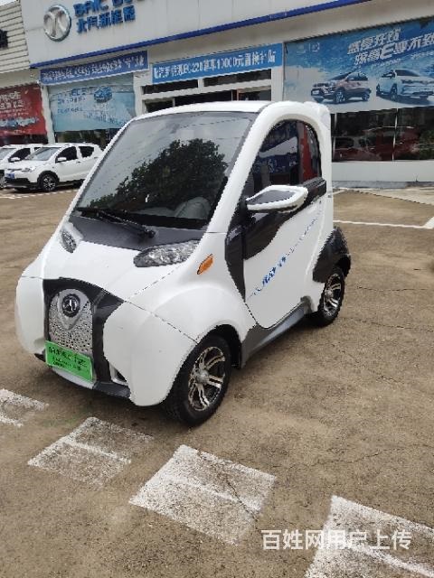 九九成新麗馳電動(dòng)轎車(chē)