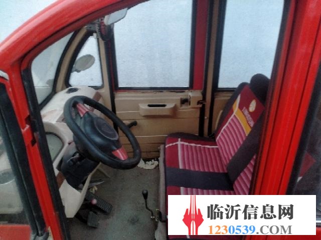 四輪電動(dòng)車。