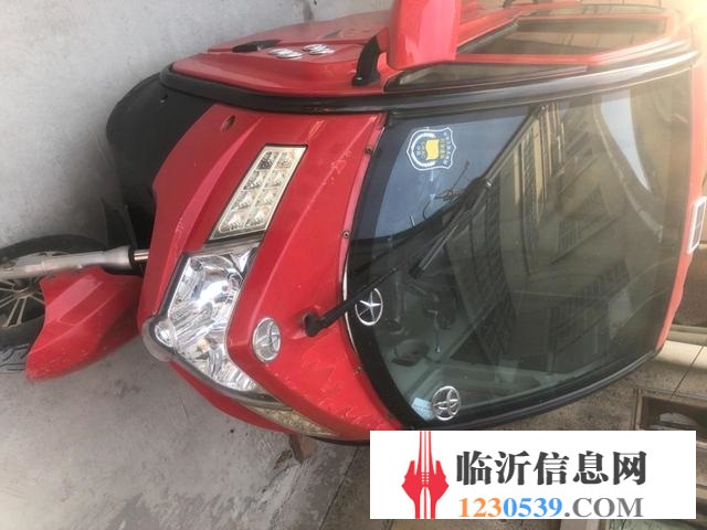 轉(zhuǎn)讓封閉式電動(dòng)三輪車