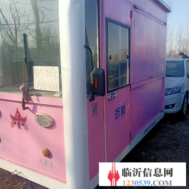 18年移動(dòng)餐車