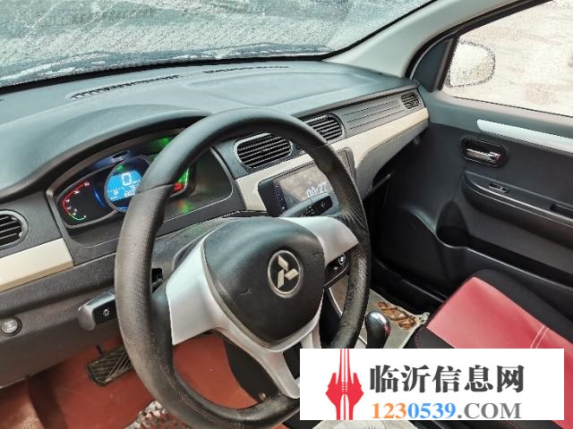 極品鴻日電動轎車，