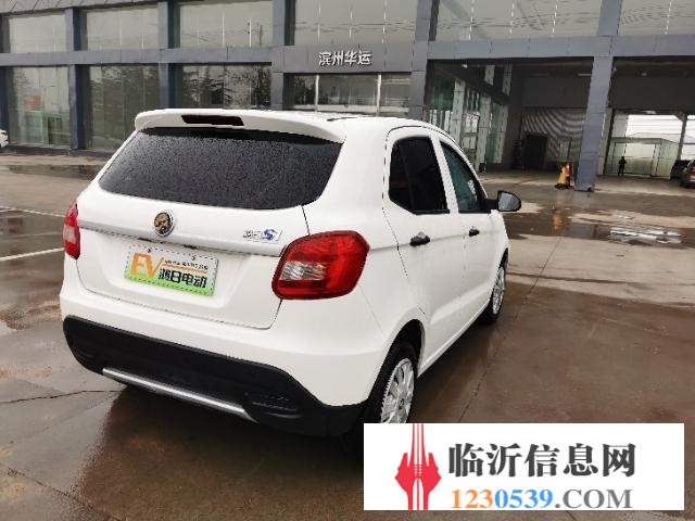 極品鴻日電動轎車，