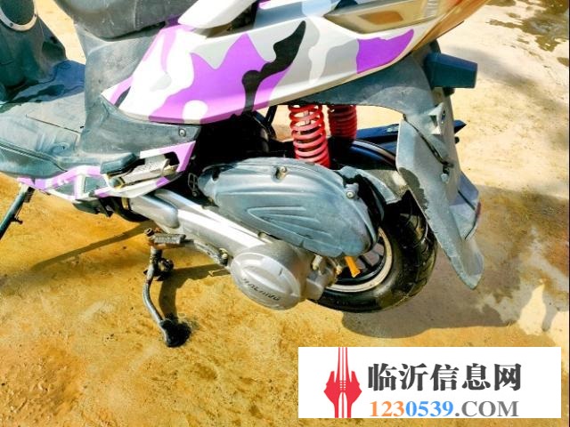 踏板摩托車