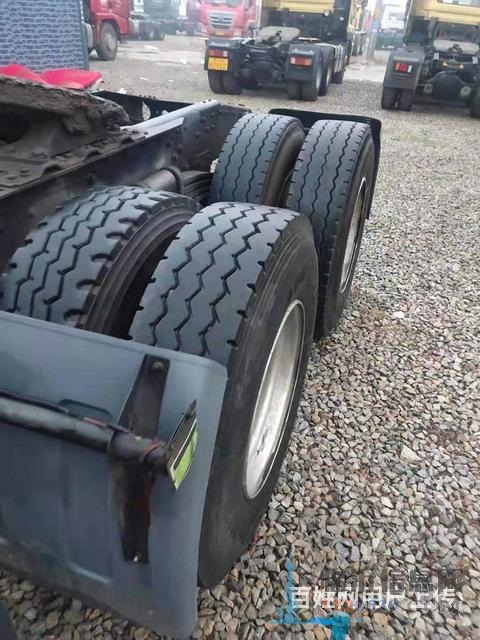 出售二手解放牽引車，錫柴發(fā)動(dòng)機(jī)，350馬力，國(guó)五，