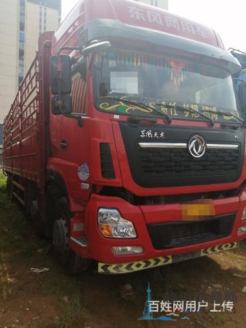 9.6米東風(fēng)天龍前四后八高欄車
