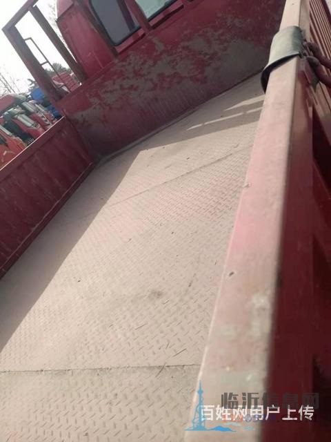 轉(zhuǎn)讓二手6.8米平板載貨車 前四后四 220馬力