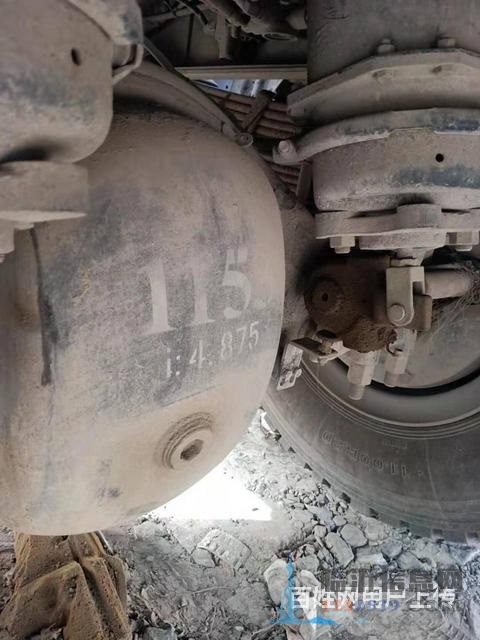 轉(zhuǎn)讓二手6.8米平板載貨車 前四后四 220馬力