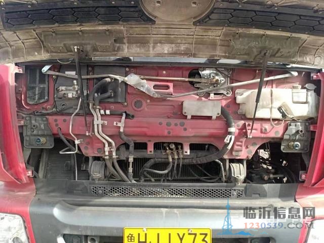 轉(zhuǎn)讓二手6.8米平板載貨車 前四后四 220馬力