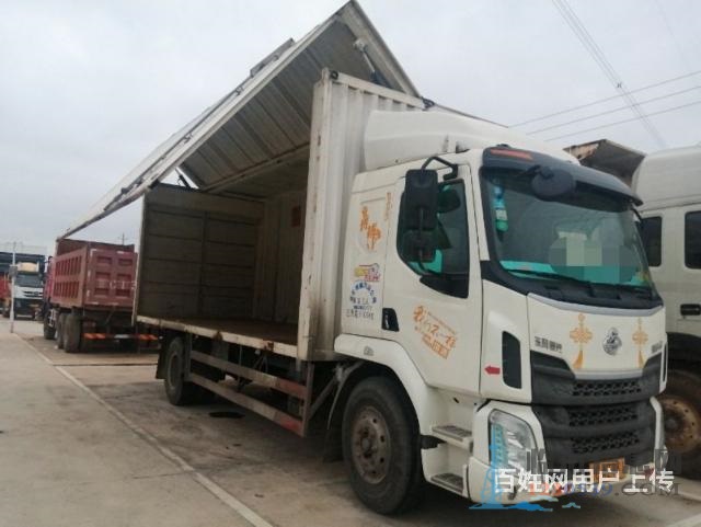 6.8米雙飛翼乘龍M3廂式貨車