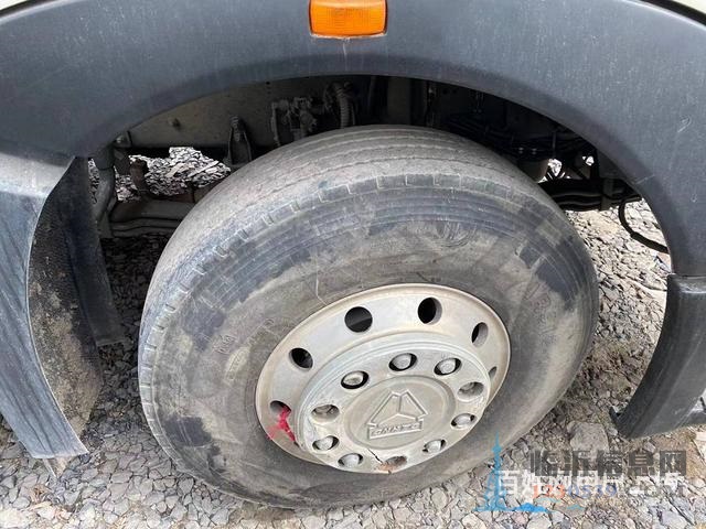 出售二手豪沃T7牽引車540馬力，帶液緩，國五排放
