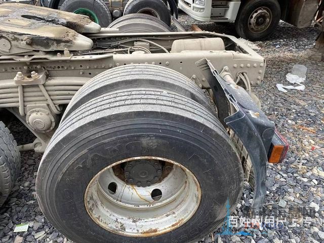 出售二手豪沃T7牽引車540馬力，帶液緩，國五排放