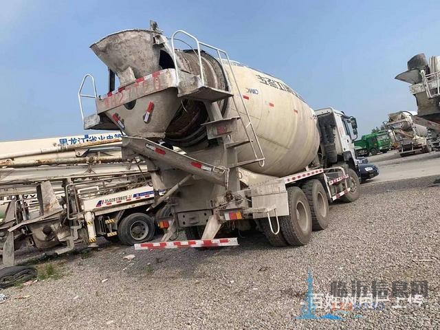 售16年二手豪沃大12方攪拌車340馬力后八輪國(guó)四